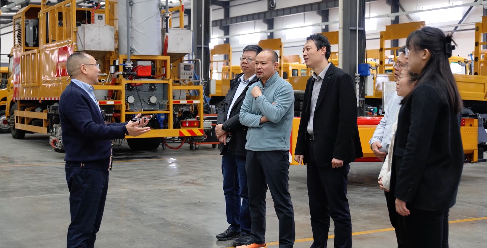 延安市高新投資負(fù)責(zé)人率團(tuán)到訪天途路業(yè)集團(tuán)南通基地